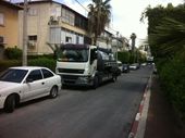 שחרור סתימה והוצאת שורשים ממערכת הביוב ברמת גן.